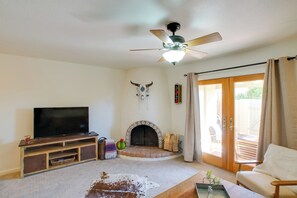 Apartment (2 Bedrooms) | Interior - Phoenix Home: Golf, Hike, & Explore Downtown! (Phoenix)
