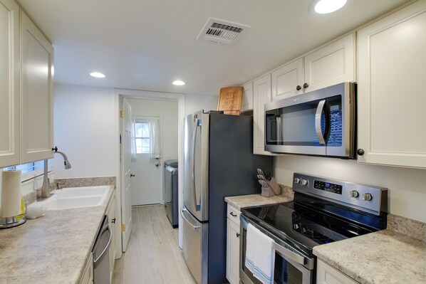 Apartment (2 Bedrooms) | Interior - Phoenix Home: Golf, Hike, & Explore Downtown! (Phoenix)