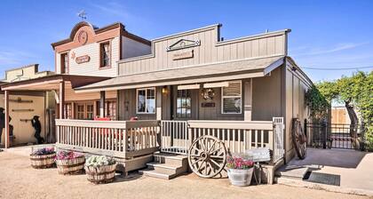 Western-style Phoenix Home: 15 Mi to Lake Pleasant