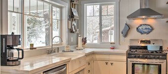 ฟาร์มเฮ้าส์สไตล์โมเดิร์นพร้อมห้องภาพยนตร์ - 6 ไมล์สู่ทะเลสาบ!