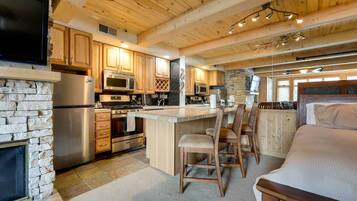 Apartment (0 Bedroom) | Interior