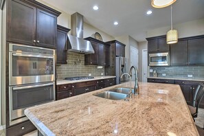 House (3 Bedrooms) | Interior