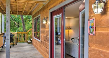 Serene Escape w/ Mountain Views, Near Dtwn!