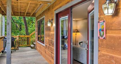 Serene Escape w/ Mountain Views, Near Dtwn!