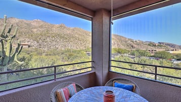 Apartment (2 Bedrooms) | Dining