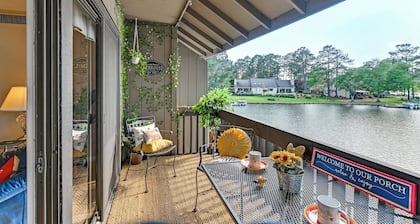 Lakeview Condo w/ Resort Pool: 2 Miles to Golf!
