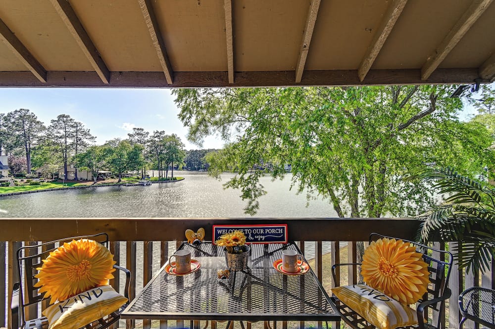 Lakeview Condo w/ Resort Pool: 2 Miles to Golf! - Norman, NC