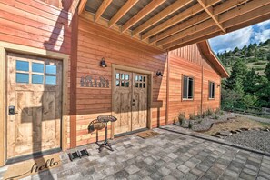 Apartment (3 Bedrooms) | Interior - Custom Livingston Apt w/ Balcony + Mountain Views! (Livingston)