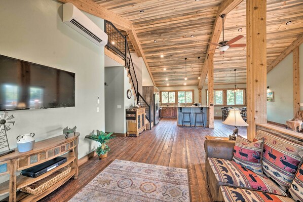 Apartment (3 Bedrooms) | Interior - Custom Livingston Apt w/ Balcony + Mountain Views! (Livingston)