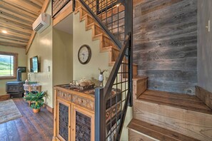 Apartment (3 Bedrooms) | Interior - Custom Livingston Apt w/ Balcony + Mountain Views! (Livingston)