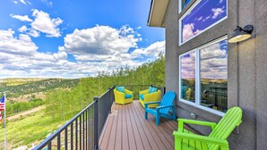 A deck with outdoor furniture, a railing, and a view of a landscape. - Hot Tub & Mtn View! Cripple Creek Retreat (Cripple Creek)