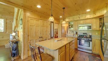 House (2 Bedrooms) | Interior