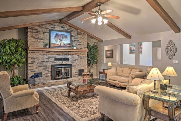 House (4 Bedrooms) | Interior