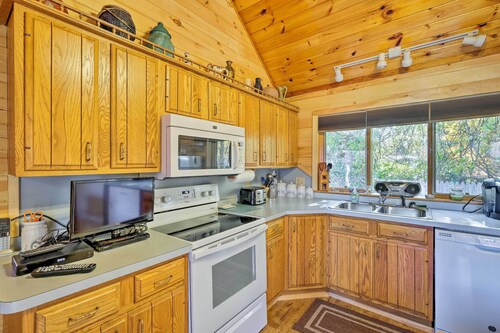 Bolton Landing Cottage w/ Deck, Walk to Beach!