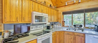 Bolton Landing Cottage w/ Deck, Walk to Beach!