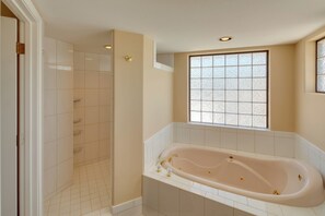 House (3 Bedrooms) | Interior - 3 Mi to Lake Havasu: Luxe Home w/ Pool & Spa! (Lake Havasu City)