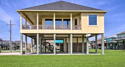 Dog-friendly Casa Sol House in Crystal Beach!