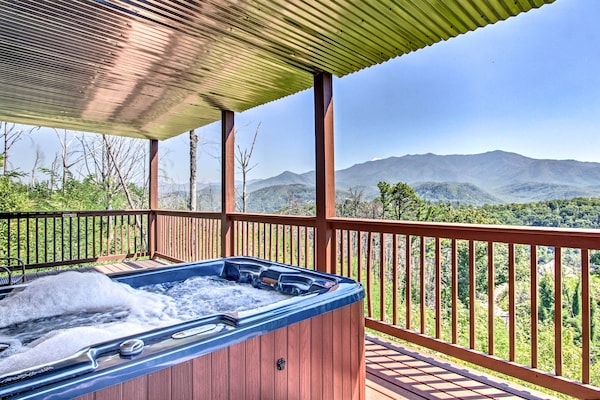 Panoramic Mtn Views! Cabin Retreat In Gatlinburg - Gatlinburg, TN