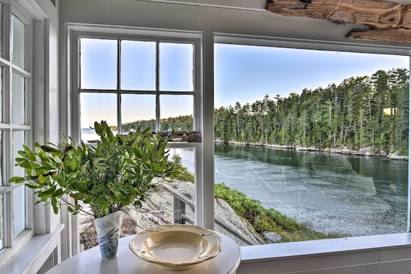 Interior - Oceanfront Cottage w/ Deck 2 Mi to Boothbay Harbor (West Boothbay Harbor)