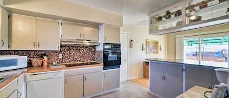 House (3 Bedrooms) | Interior