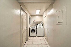 House (2 Bedrooms) | Interior - Family Home Near Kings & Sequoia National Parks! (Yokuts Valley)