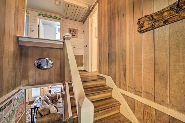 Apartment (3 Bedrooms) | Interior - White Tail Retreat w/ Shared Hot Tub & Pool Access (Banner Elk)