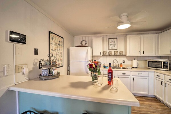 < 1 Mi To Beech Mtn Ski! Condo W/ Hot Tub Access - Sugar Mountain, NC