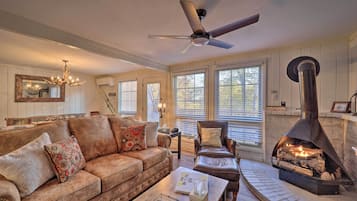 Apartment (3 Bedrooms) | Front of property