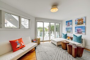 Interior - Stunning Westhampton Beach Home w/ Private Pool (Westhampton Beach)