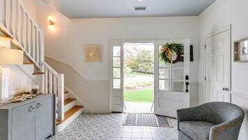 House (5 Bedrooms) | Interior