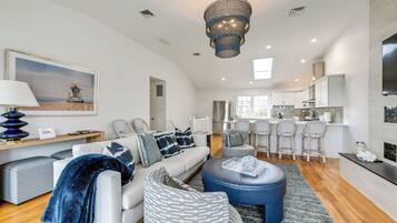 House (5 Bedrooms) | Interior