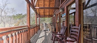 Romantic Smokies Retreat! Indoor Pool & Games