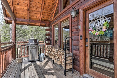 Romantic Smokies Retreat! Indoor Pool & Games