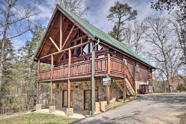 Interior - Luxe Smoky Mountain Cabin: Indoor Pool & Fire Pit! (Sevierville)