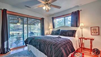 House (6 Bedrooms) | 6 bedrooms, desk, laptop workspace, bed sheets