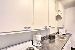 Apartment (1 Bedroom) | Interior - Upscale Apt at The Lofts in Historic Downtown Lead (Lead)