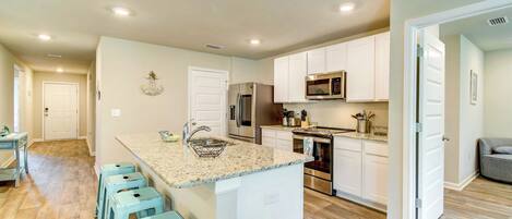 House (3 Bedrooms) | Interior