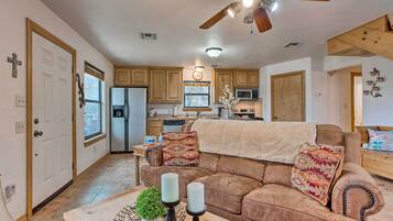 House (2 Bedrooms) | Interior