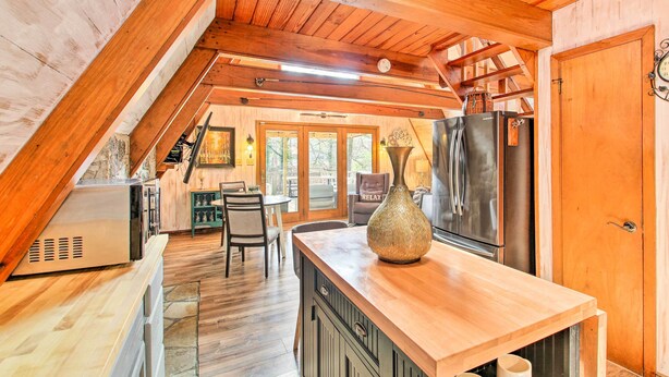 House (2 Bedrooms) | Interior - Lake Hamilton Cabin: Boating Getaway! (Hot Springs)