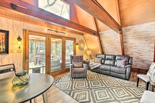 Lake Hamilton Cabin: Boating Getaway!