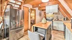 House (2 Bedrooms) | Interior - Lake Hamilton Cabin: Boating Getaway! (Hot Springs)