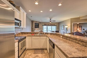 Interior - Lakefront Balcony + Pool Access: Camdenton Condo (Camdenton)