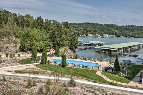 Lakefront Balcony + Pool Access: Camdenton Condo