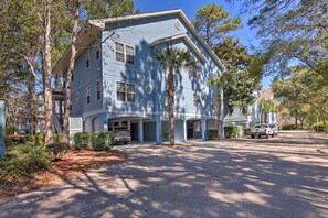 Interior - Steps to Sand: Hilton Head Retreat w/ Pool Access! (Hilton Head Island)
