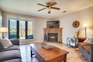 Apartment (2 Bedrooms) | Interior - Secluded Sevierville Condo w/ Hot Tub + Mtn Views! (Sevierville)