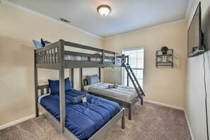 3 bedrooms, iron/ironing board, bed sheets