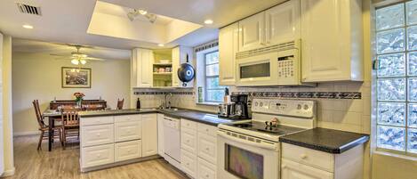 House (4 Bedrooms) | Interior