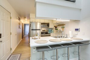 Apartment (2 Bedrooms) | Interior - Charming Condo on Lake Erie w/ Community Pool (Oak Harbor)