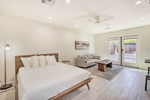 4 bedrooms, iron/ironing board, free cots/infant beds, bed sheets - Camelback View w/ Casita ~ 5 Mi to Old Town (Phoenix)