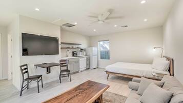 4 bedrooms, iron/ironing board, free cribs/infant beds, bed sheets